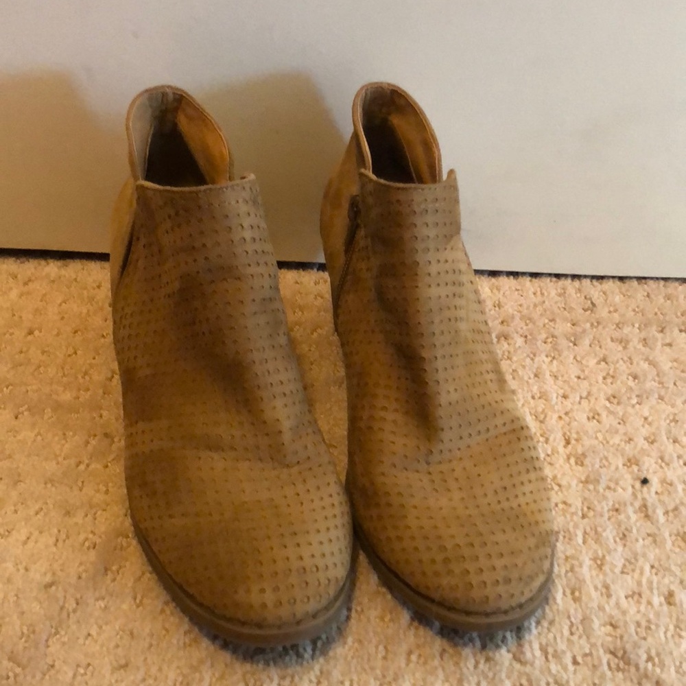 Tan zip up ankle boots
